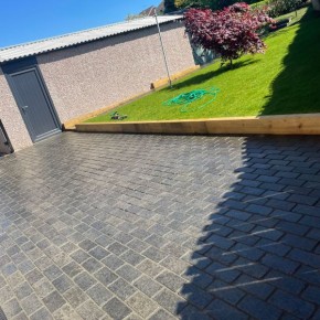 Black Basalt cobbles 200x100
